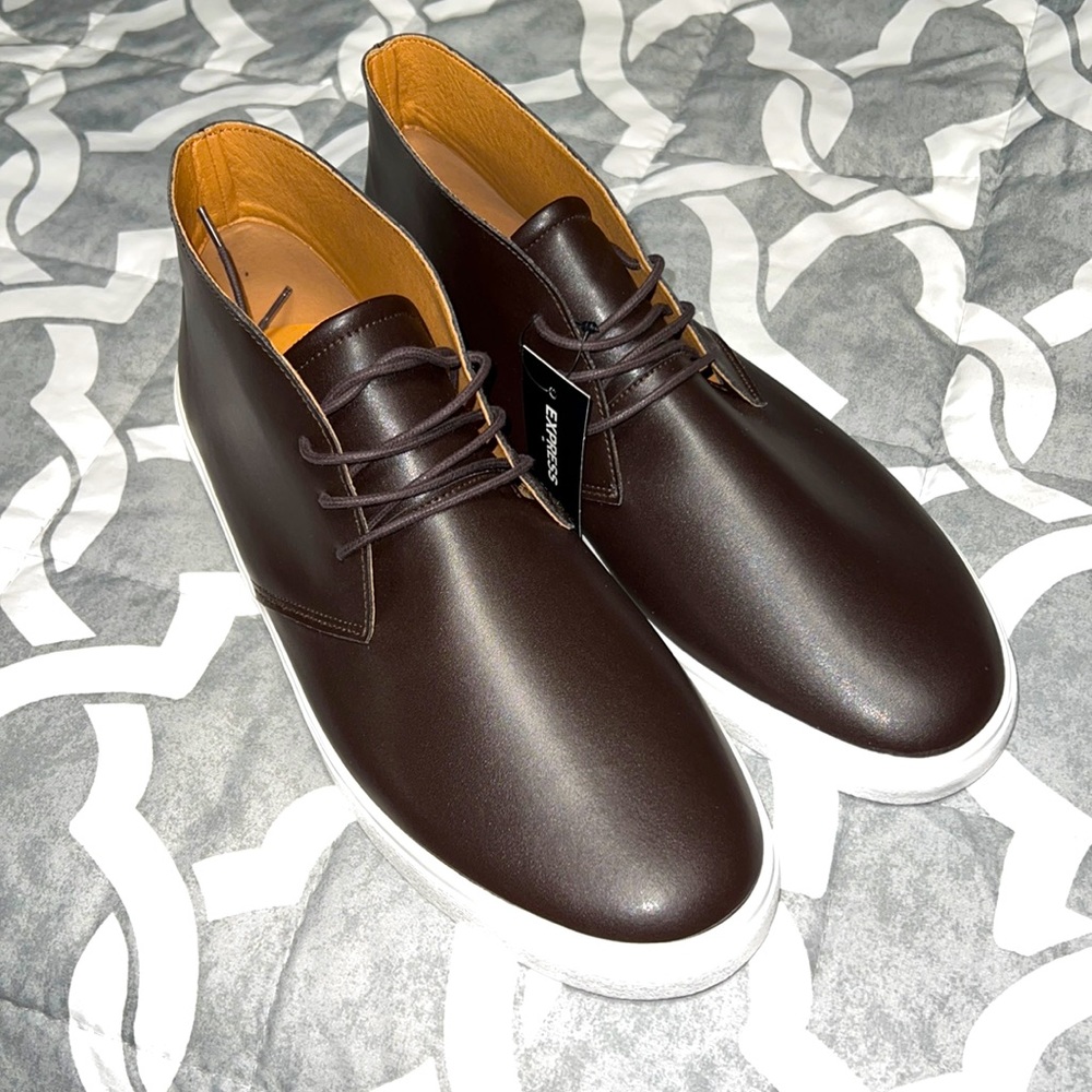 EXPRESS CHUKKA SNEAKERS